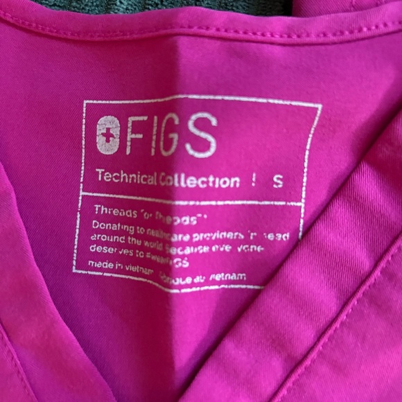 Raspberry Sorbet Figs Full Scrub Set - Catarina Top (S) & HW Kade Pants (M/R) - Picture 2 of 3